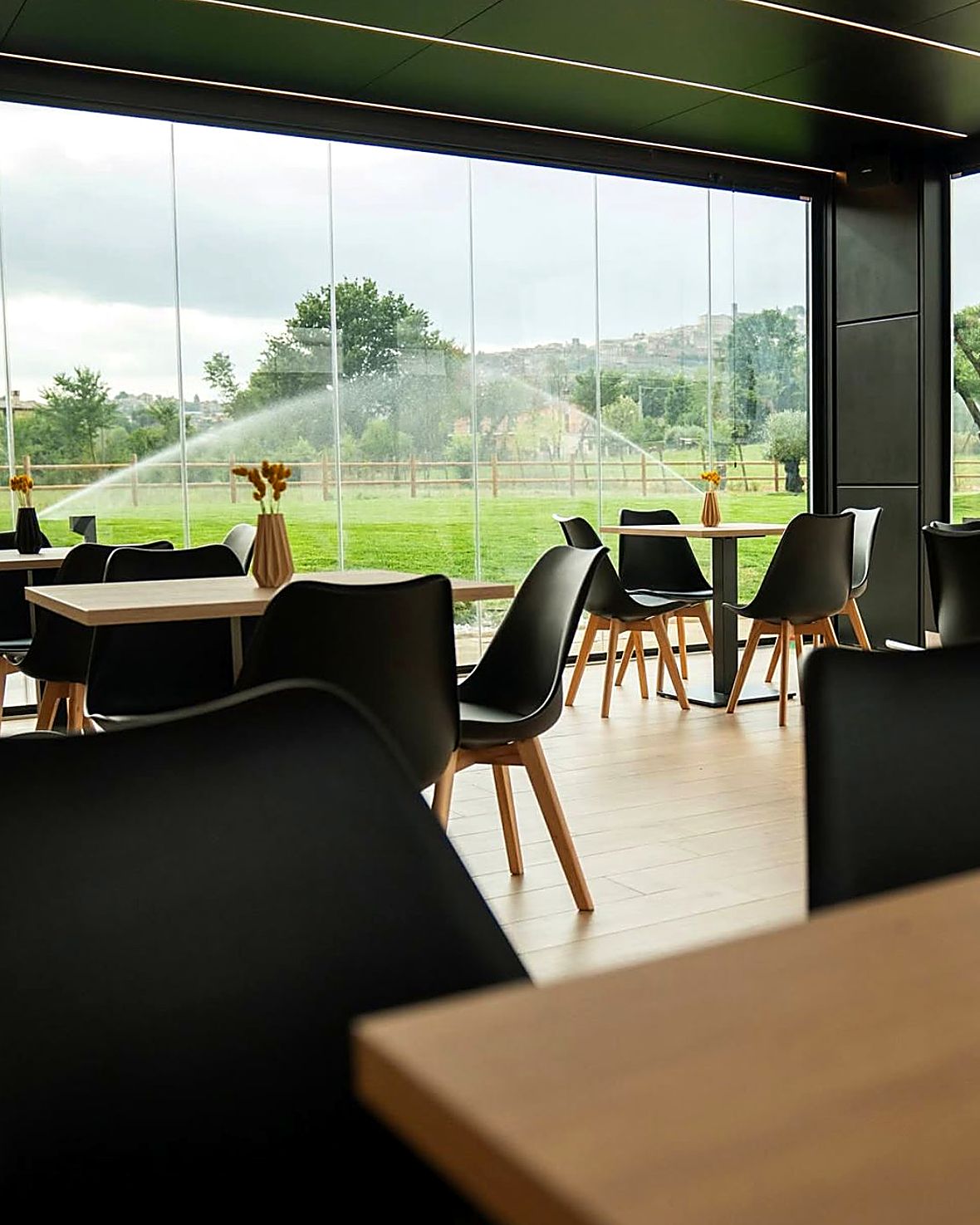 La sala del bistrot di Vila Clube
